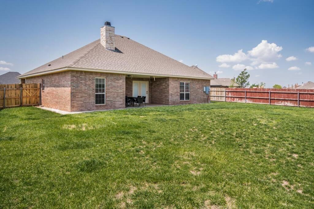 Cheerful 3 Bedroom Home, King Bed, 10 Min From Palo Duro Canyon, Fireplace, Washer Dryer Exterior photo